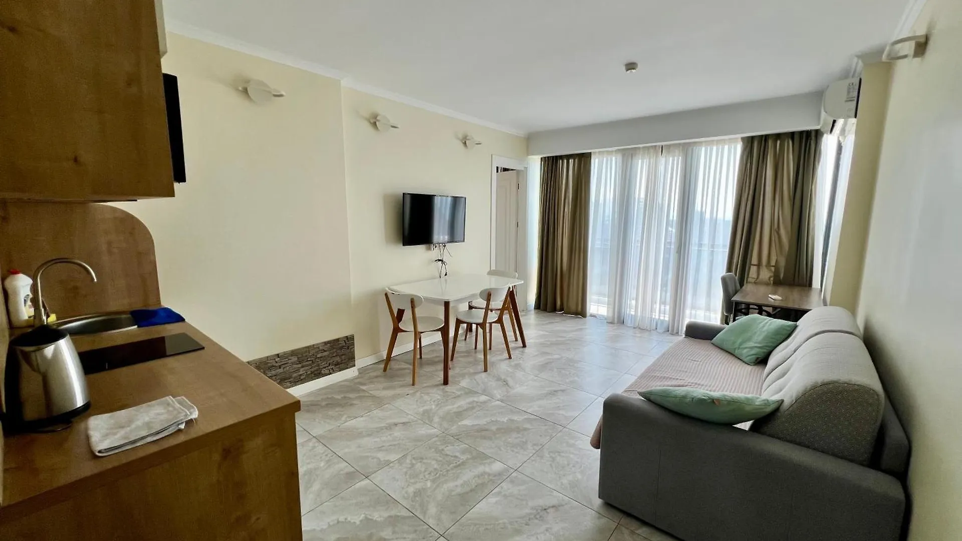 Batumi Orbi Beach Tower 0*,